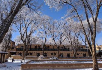 Sagebrush Inn & Suites has Balcony rooms