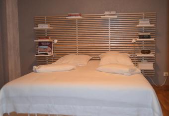 L OLIU DE L OUSTALET allows 18 year olds to book a room