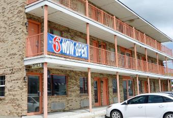 Motel 6 Rolla. Mo allows 18 year olds to book a room