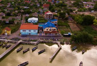 Lake View has Balcony rooms