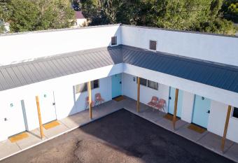 Mellow Moon Lodge has Balcony rooms