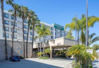 New Gardena Hotel allows 18 year olds to book a room