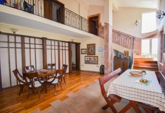 FAMILY TRADITION has Balcony rooms