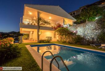 Villa sobre el Mar Albor  n has Balcony rooms