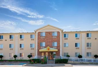 Super 8 by Wyndham Plano/Dallas Area has Smoking rooms