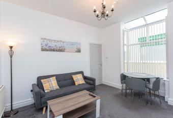 Cherry Property - Cherry Suite allows 18 year olds to book a room