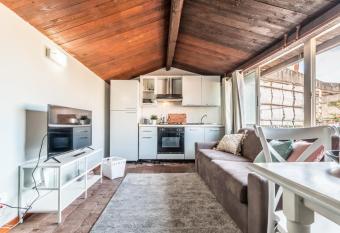 Design Apartments Sassari-Skyline allows 18 year olds to book a room