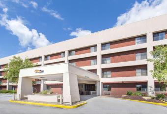 Baymont by Wyndham Davenport allows 18 year olds to book a room