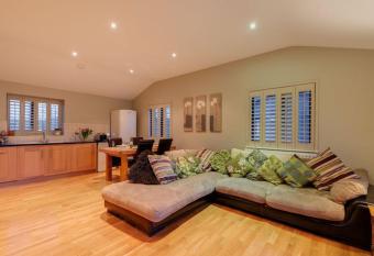 Kingfisher Lodge, South View Lodges, Exeter has rooms with a private hot tub