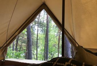 Glamping Myttinge has Balcony rooms