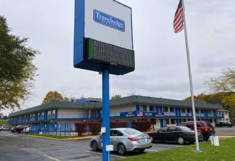 Travelodge by Wyndham Grand Rapids North allows 18 year olds to book a room