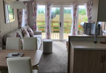 1A Glenfinart Park has Balcony rooms