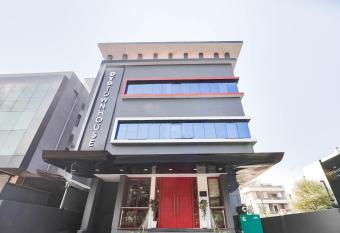 OYO Townhouse 376 Lords Inn Regency allows 18 year olds to book a room