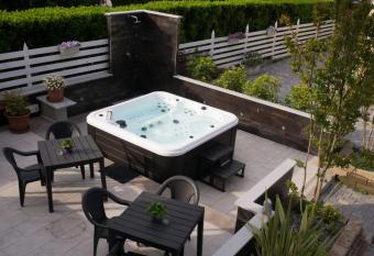 La corte di Silvia allows 18 year olds to book a room