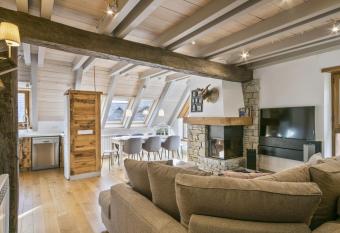 LUDERNA - D  plex Pin Nere has Balcony rooms