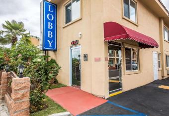 Rodeway Inn & Suites has Smoking rooms