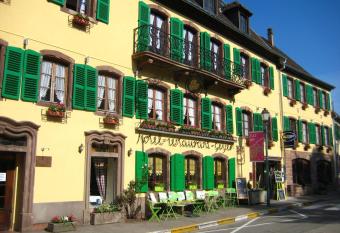 Hotel Restaurant Aux Trois Roses has Balcony rooms