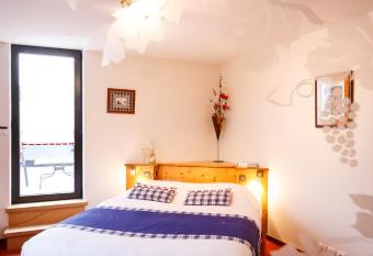 Le Rosenmeer - Hotel Restaurant, au coeur de la route des vins d Alsace allows 18 year olds to book a room