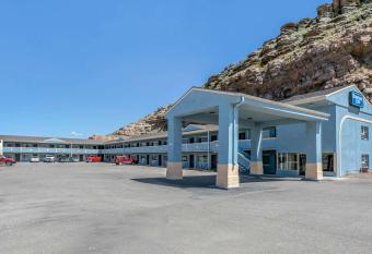 Rodeway Inn allows 18 year olds to book a room