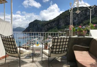 Casa Tarantino Capri charming apartments has Balcony rooms