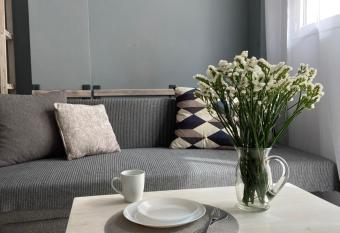 Cozy apartment Alicante allows 18 year olds to book a room