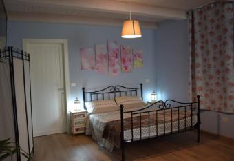 Petite maison has Balcony rooms