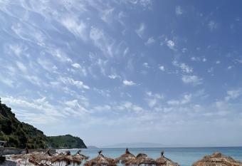 Garden Villa Naza has Balcony rooms