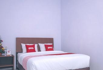 OYO 2044 Star Hill Inn Syariah allows 18 year olds to book a room