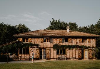 Le Domaine de Petiosse allows 18 year olds to book a room