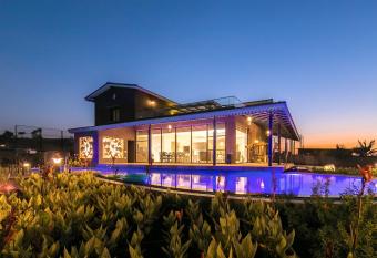 StayVista at Casa Del Verde has Balcony rooms