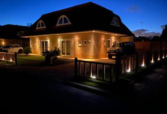 Beach bungalow Hellevoetsluis allows 18 year olds to book a room