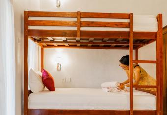 Kamasanti Hostel allows 18 year olds to book a room