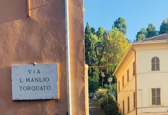 Residence Tucci allows 18 year olds to book a room