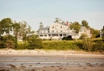 Black Point Inn has Balcony rooms