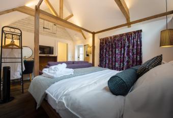 The Withies Inn has Balcony rooms