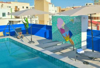 MyFlats Luxury Downtown has Balcony rooms