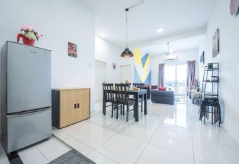       100 @ Cozy puchong sky.pod IOI mall for 8-10pax has Balcony rooms