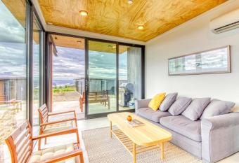 Columbia River Gorge Retreat at Cave B Ridge has Balcony rooms