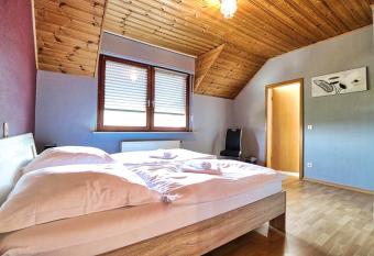 obermaubach-am see Apartments allows 18 year olds to book a room