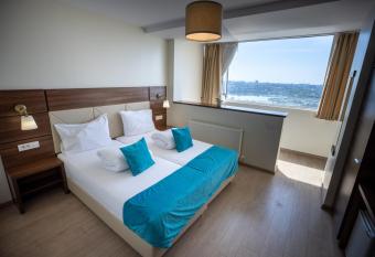 Aparthotel SIR Fundeni Tower allows 18 year olds to book a room