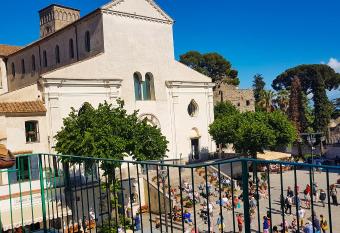 Duomo Attic (rooms) has Balcony rooms