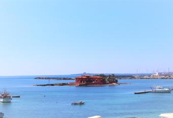 TOREMARE SUITE MARZAMEMI has Balcony rooms