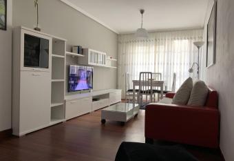 Apartamento en Bilbao con Garaje opcional allows 18 year olds to book a room