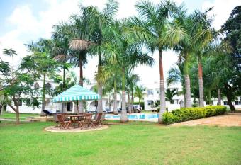 Royal Palms 1-bedroom Apartment D4 allows 18 year olds to book a room