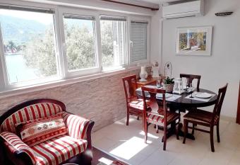 Apartment Rita allows 18 year olds to book a room