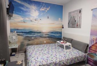 Habitacion Flamingo, entrada privada y ba  o privado en suite by flamingo house, no fumadores allows 18 year olds to book a room