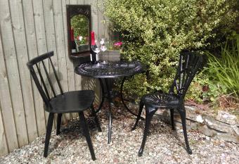 Black Stair Cottage has Balcony rooms