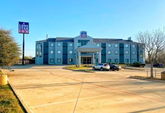 Lone Star Inn has Smoking rooms