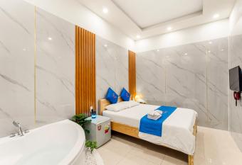 KISS Hotel T  n B  nh allows 18 year olds to book a room