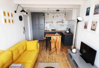 CityBrejk Zaporoska Wroc  aw has Balcony rooms